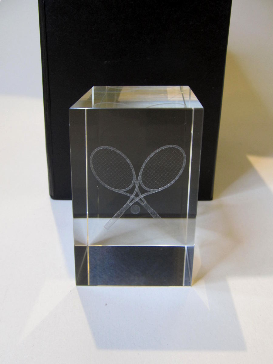 Glaspokale mit Gravur, Glastrophäen, Glasawards, 3D Foto Glasgravur, Pokale:  3D-Tennistrophe